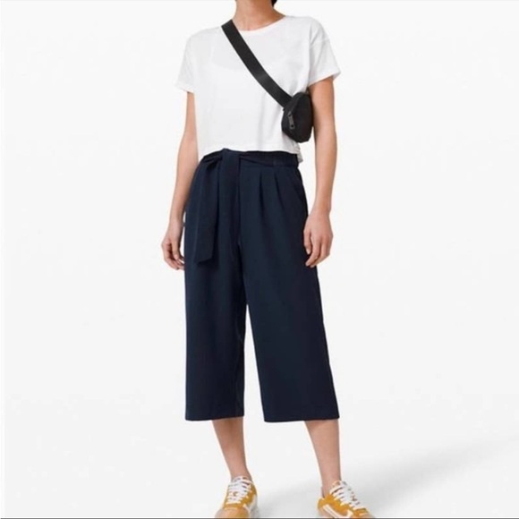 Lululemon Noir Crop Pant Navy Wide Leg High Rise Belted Tie Waist Capri Sz 4 - Picture 1 of 15